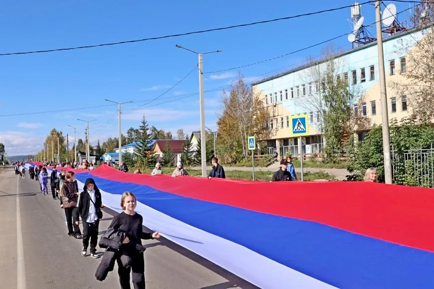 Самый большой флаг России. Фоторепортаж