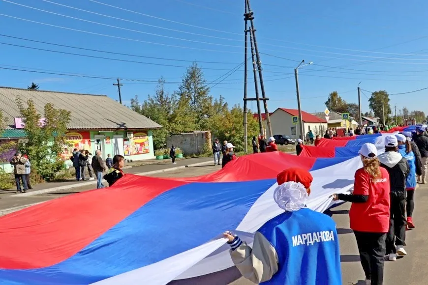 Самый большой флаг России. Фоторепортаж