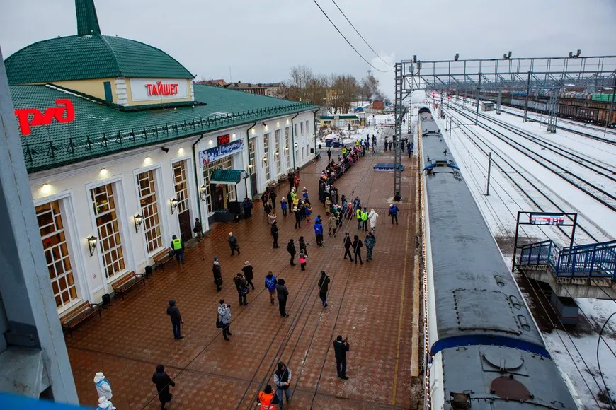 Поезд Деда Мороза прикатил сегодня в Тайшет